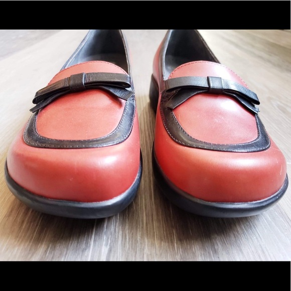 Cute Dansko shoes - Picture 2 of 10